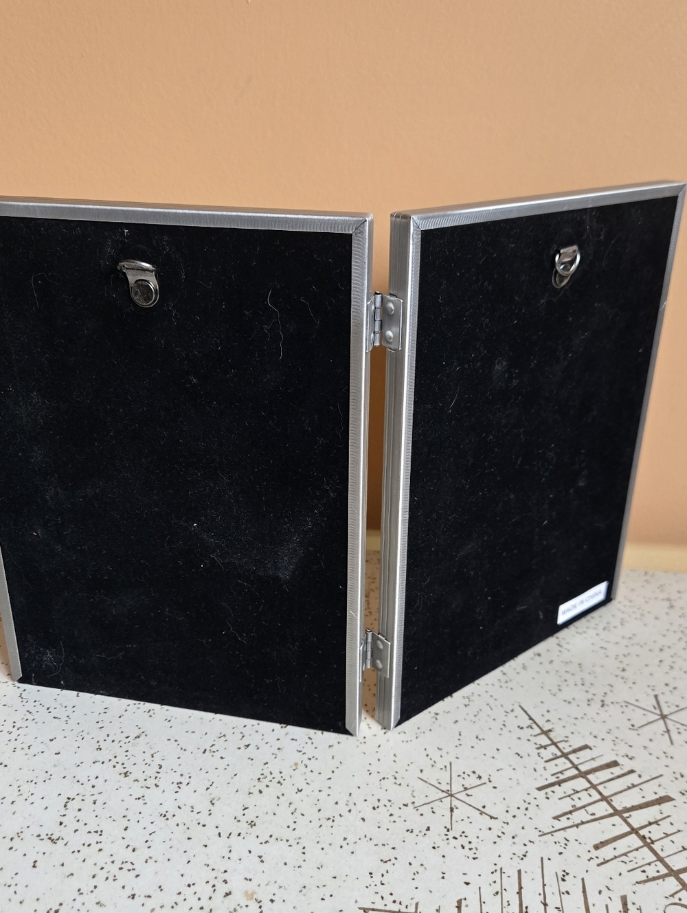 CARR Double 5x7 Picture Frame in Silver with Intrique Border Detail Vintage - Picture 4 of 7